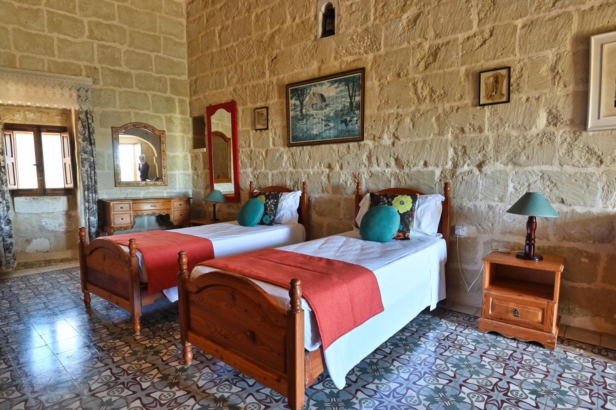 GħarbMill House别墅 外观 照片